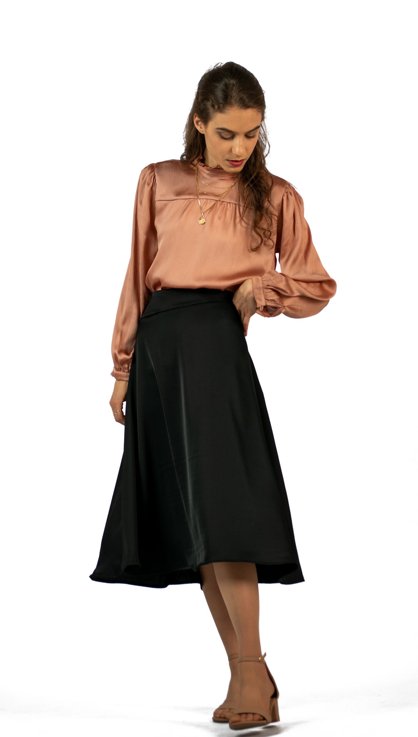 חצאית סטן שחורה לואיזה 4